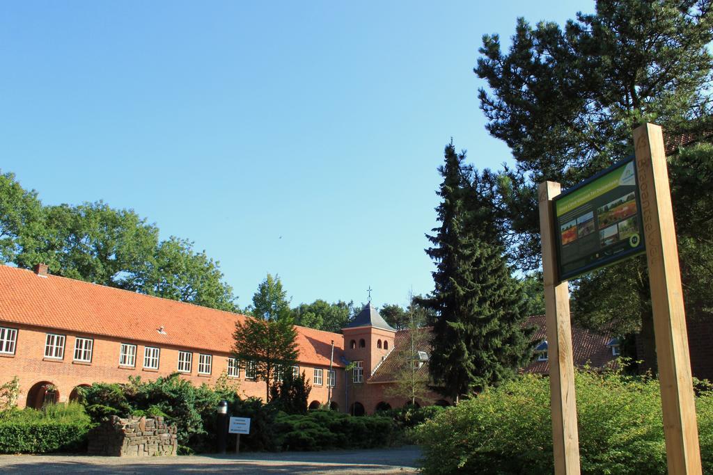 Hotel De Volksabdij Ossendrecht Exteriör bild
