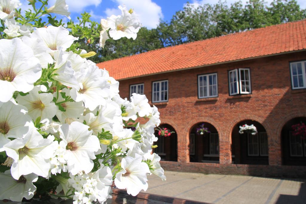 Hotel De Volksabdij Ossendrecht Exteriör bild